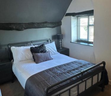 Newport Hotel | Norwood House