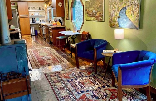 Portland Other | Nos Suenos farmhouse, Charming 2-bedroom with hottub, WiFi in marvelous Portland