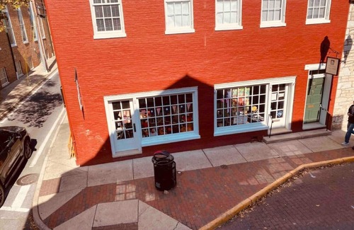 Winchester Apartment | Nostalgia Lane in the heart of the city