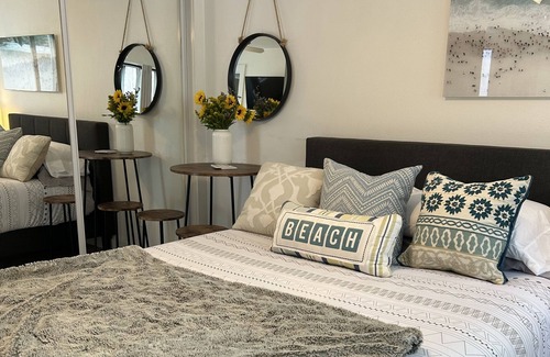 Malibu House | Nostalgic Coastal Retreat walk to hiking and beach