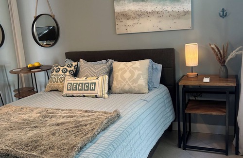 Malibu House | Nostalgic Coastal Retreat walk to hiking and beach