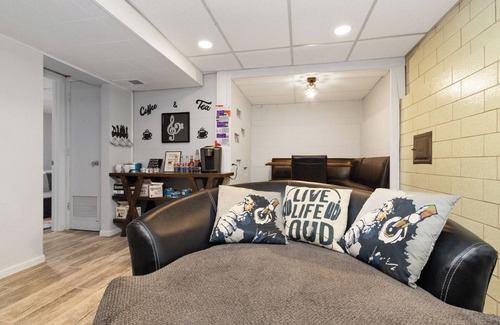 Manhattan Apartment | "Note"able Nook Suites