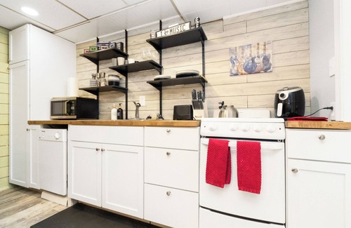 Manhattan Apartment | "Note"able Nook Suites