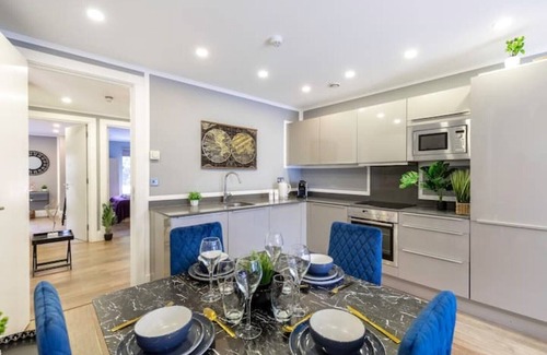 Kensal Green Apartment | Notting Hill Canal view balcony