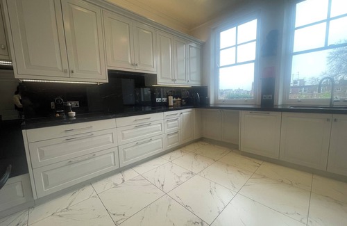 Holland Park Apartment | Notting Hill Luxurious Family Apartment, 4 bed+couch and 3 bathrooms