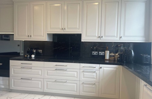 Holland Park Apartment | Notting Hill Luxurious Family Apartment, 4 bed+couch and 3 bathrooms