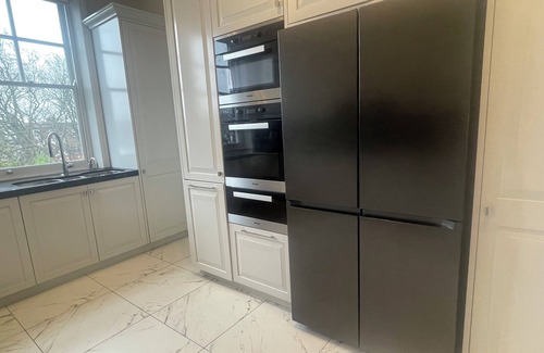 Holland Park Apartment | Notting Hill Luxurious Family Apartment, 4 bed+couch and 3 bathrooms