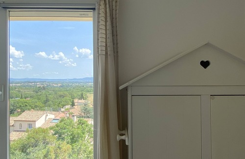 Clermont-l'Herault Apartment | Nouveau Charmant Appartement Avec vue Panoramique sur le pic Saint Loup