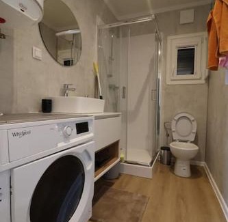 Stropesin House | Nový mobilheim (srubového typu)