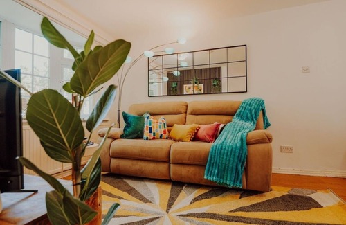 Mapperley House | NovaCrest Parking WiFi-3 Bedroom Sleeps 5 Guests