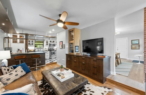 Greater South River City House | Novel Retreat | Hot Tub | Sauna | Library | SoCo