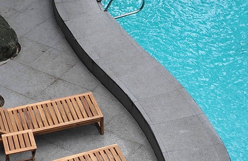 Canlubang Bed & Breakfast | Novella Tagaytay Deluxe King 201 Pool View