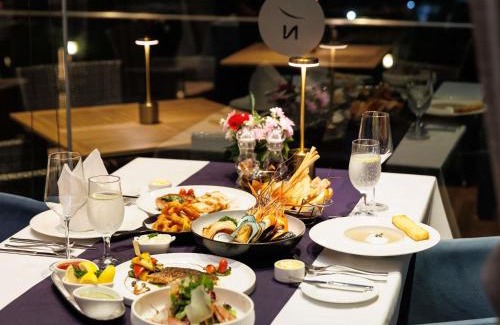 Tha Thaewawong Hotel | Novotel Marina Sriracha
