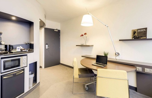 Roissy-en-France Hotel | Novotel Suites Paris CDG Airport Villepinte