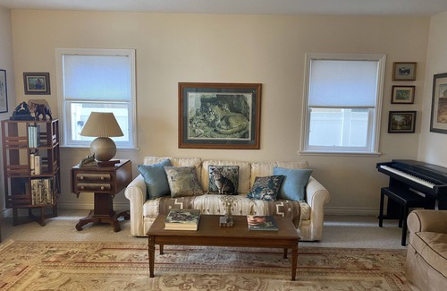 Old Towne House | Now with Air Conditioning! Enjoy Seal Beach! Pool table! Charming and sleeps 8