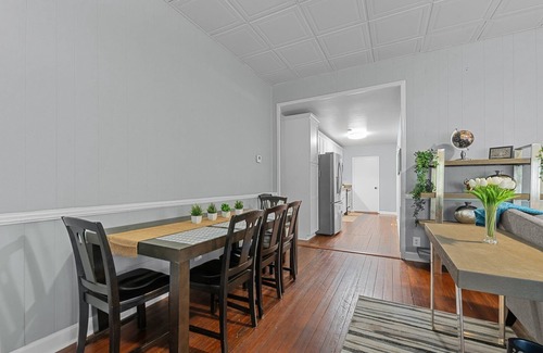 Downtown House | nRetro Raleigh Downtown Flat Unit A~EV Chargers
