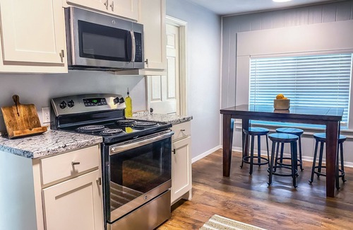 North Richland Hills House | NRH Retreat in the Heart of it All! Sleeps 8!