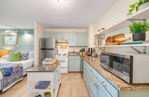 Napili Condo | NS D126 Cozy Studio Steps From Beach w Pool