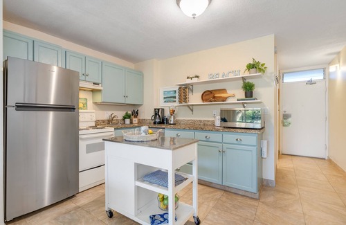 Napili Condo | NS D126 Cozy Studio Steps From Beach w Pool