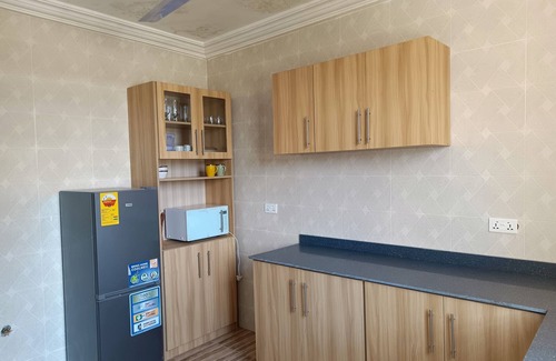 Accra House | nSpacious 6-bedroom house with WiFi and AC in Greater Accra Region-tantra hill