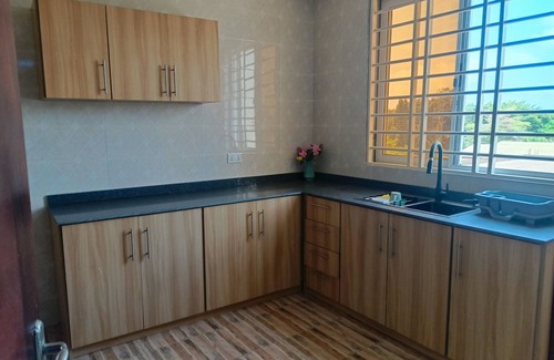Accra House | nSpacious 6-bedroom house with WiFi and AC in Greater Accra Region-tantra hill