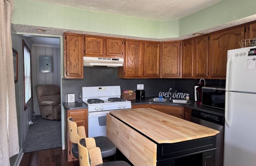 Westerville House | nTwo Bedroom Cottage House in Uptown Westerville