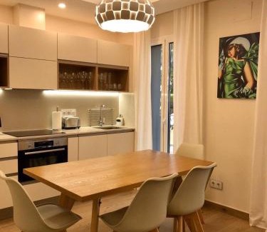 Sant Feliu de Guixols Apartment | Nuevo Apartamento Moderno Elisa - a 80 metros de la playa para 5 personas