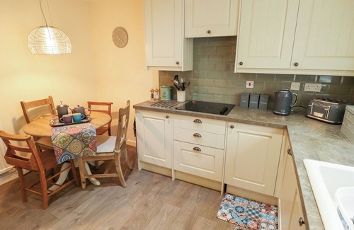 Woodhall Spa Cottage | NUMBER 16, with a garden in Woodhall Spa