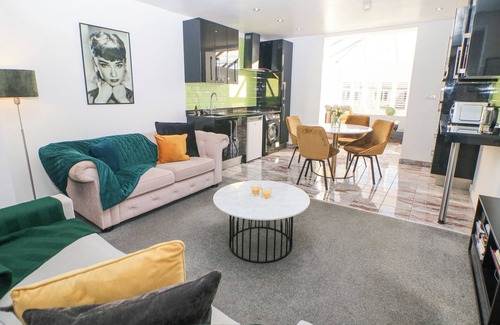 Two Dales House | NUMBER 4 WESTMORELAND, romantic, with a garden in Two Dales