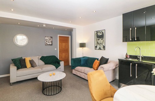 Two Dales House | NUMBER 4 WESTMORELAND, romantic, with a garden in Two Dales