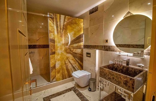 Osu Klottey Hotel | Number One Oxford Street Hotel & Suites