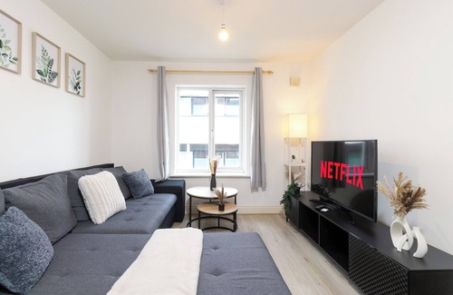 Nuneaton House | Nuneaton Retreat - City Centre - Parking - Nuneaton Station