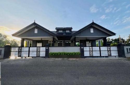 Kampung Ru Lima House | Nurul Ain Homestay, Nearby Kelulut Beach, Marang