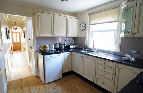 Cowes House | Nutcroft, Sleeps 4, Dog Friendly, Parking, Cowes