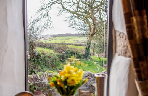 Bodmin Cottage | Nuthatch - Tawnamoor Cottage that sleeps 2 guests in 1 bedroom