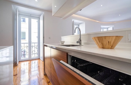 Penha de Franca Apartment | Nutmeg White Apartment, Lift, Wifi, Terrace