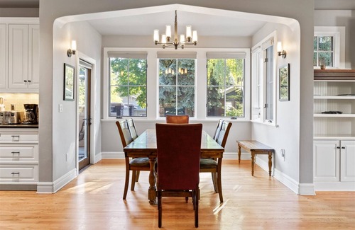 River Terrace House | NW Awbrey Road | Century West Downtown private hot tub dog friendly