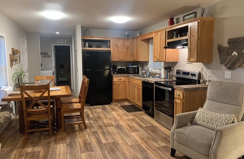 Forks House | NW Retreat, convenient 3 block walk to Main Street