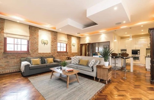 Downtown Johannesburg Apartment | NYC styled, 3 bed, City Centre Apartment!