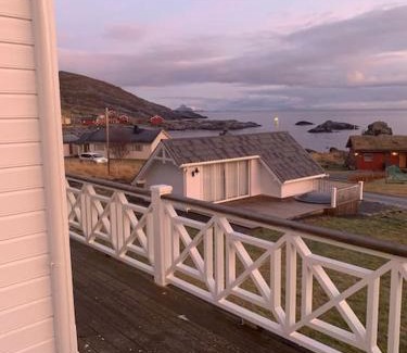 Flakstad House | Nydelig landsted på vakre Nesland i Lofoten