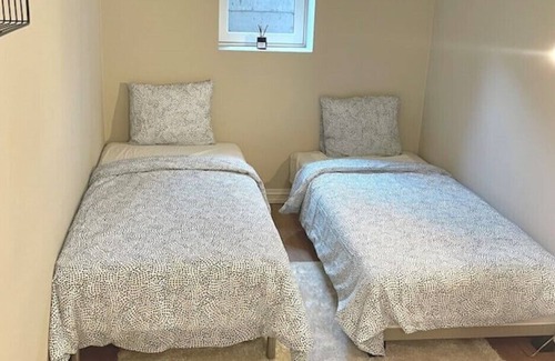 Hovik Apartment | Nyrenovert Leilighet på Høvik med Gratis Parkering