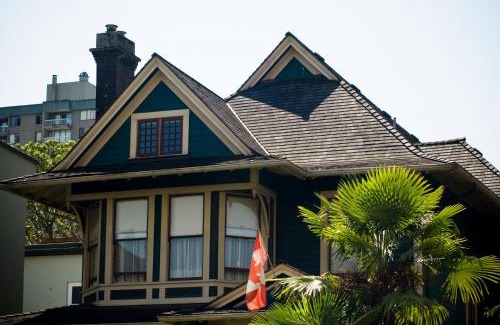 Downtown Vancouver Bed & Breakfast | O Canada House Bed & Breakfast