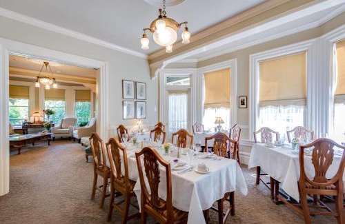 Downtown Vancouver Bed & Breakfast | O Canada House Bed & Breakfast