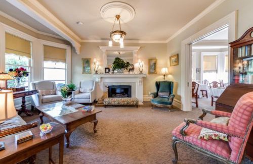 Downtown Vancouver Bed & Breakfast | O Canada House Bed & Breakfast
