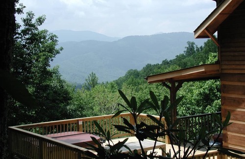 Apple Ridge Cabin | O'Connors Retreat - Blowing Rock, Hot tub Secluded acreage, fabulous views