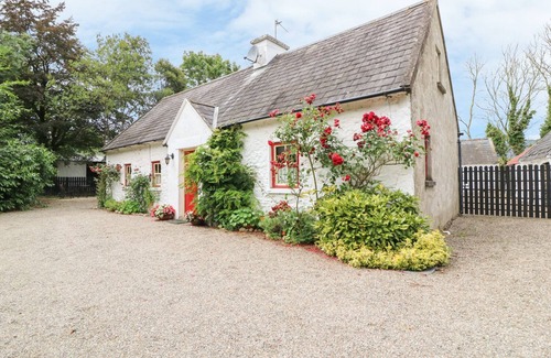 Glen of Aherlow Cottage | O'NEILL'S, pet friendly, with open fire in Dundrum, County Tipperary