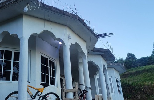 Gordon Town Bed & Breakfast | o-t on the rise is a very nice place with lot of views