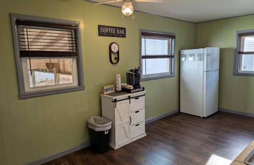 Ottumwa House | O Town Quiet Cozy Cottage