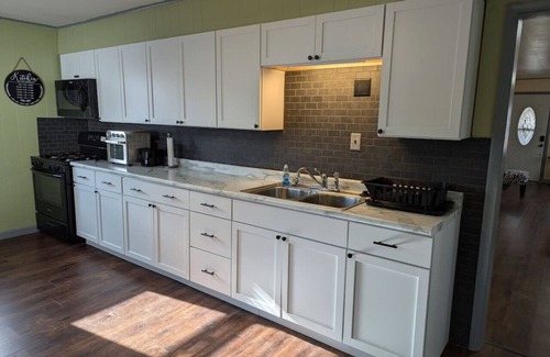 Ottumwa House | O Town Quiet Cozy Cottage
