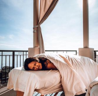 South Oak Bay Hotel | Oak Bay Beach Hotel